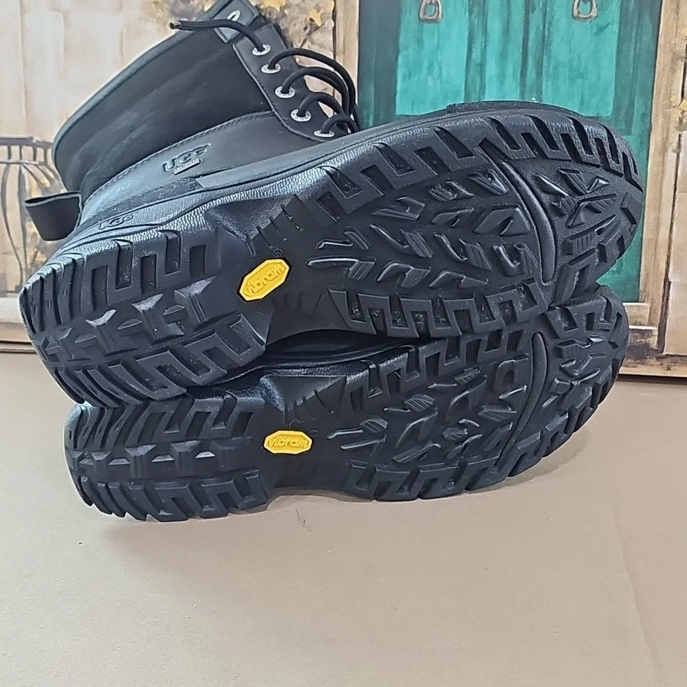 UGG Men's Butte WP Leather‎ Boots Vibram Soles In Black Size 10.5 US